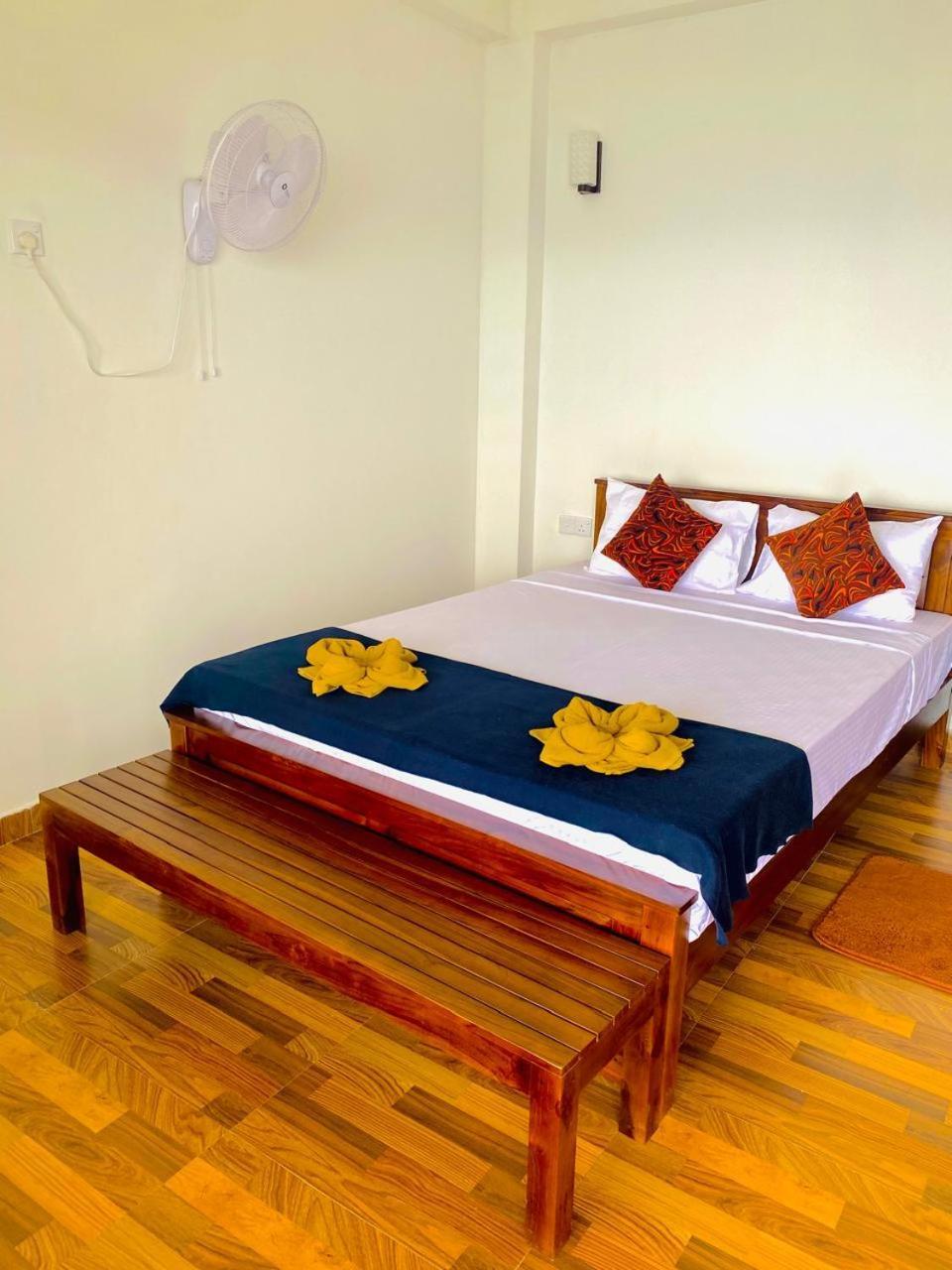 Bed and Breakfast Pleasant Peak Ella Esterno foto